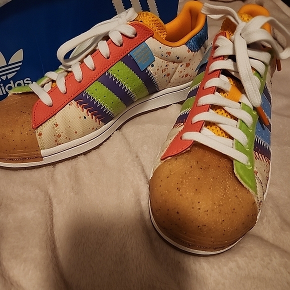 Adidas Womans Size 9 S.E.E.D. Superstar - Picture 1 of 6